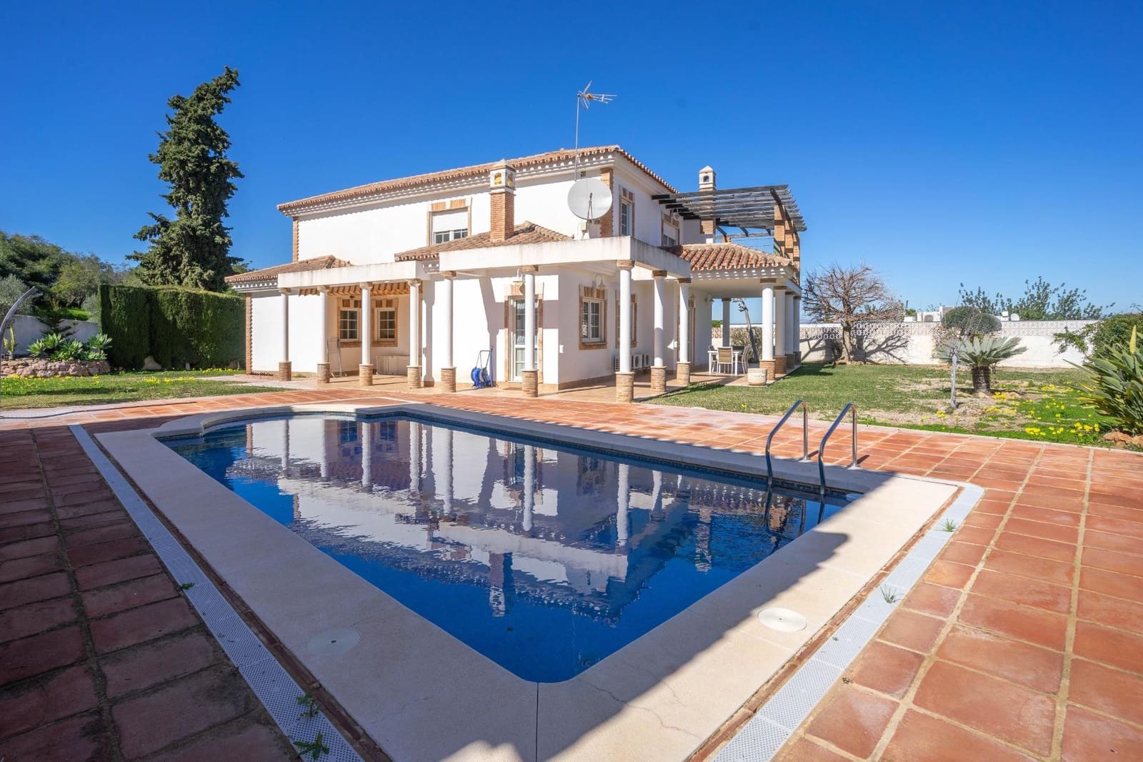 3 quarto Moradia para arrendar em Alhaurin el Grande com piscina garagem - 2 500 € (Ref: 9747893)