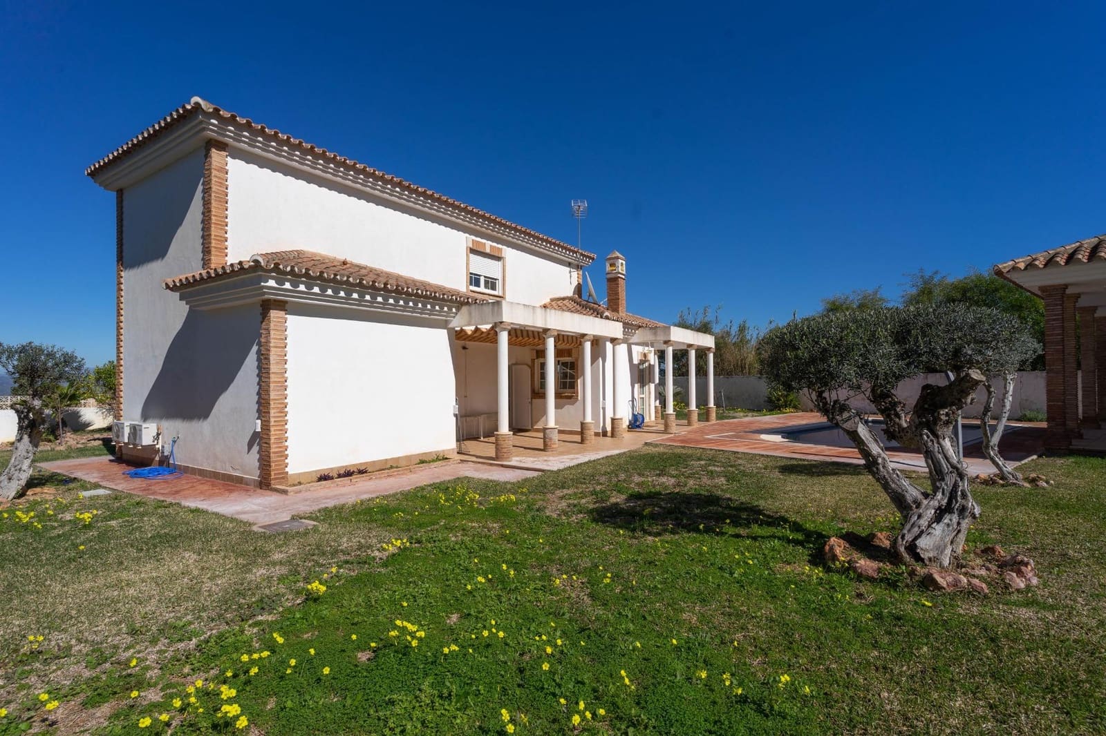 3 quarto Moradia para arrendar em Alhaurin el Grande com piscina garagem - 2 500 € (Ref: 9747893)