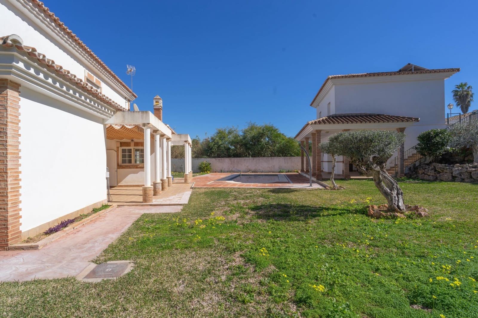 3 quarto Moradia para arrendar em Alhaurin el Grande com piscina garagem - 2 500 € (Ref: 9747893)