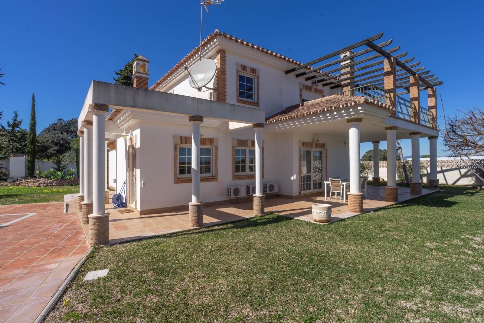 3 quarto Moradia para arrendar em Alhaurin el Grande com piscina garagem - 2 500 € (Ref: 9747893)