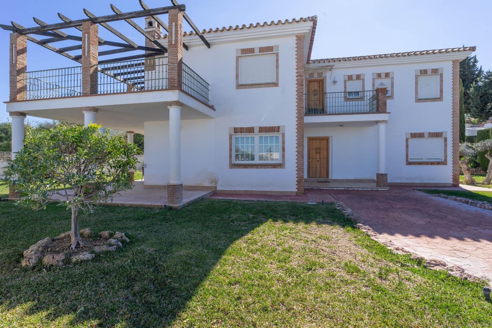 3 quarto Moradia para arrendar em Alhaurin el Grande com piscina garagem - 2 500 € (Ref: 9747893)