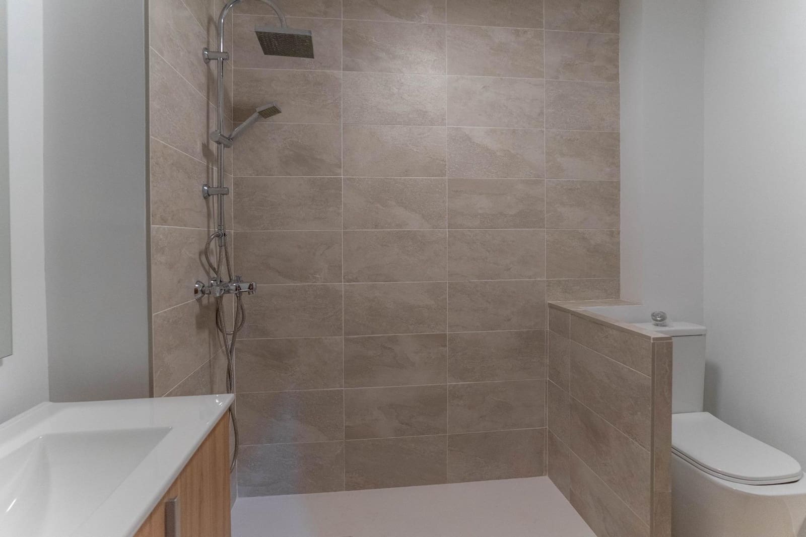 3 bedroom Penthouse for rent in Alhaurin el Grande - € 1,200 (Ref: 9825257)