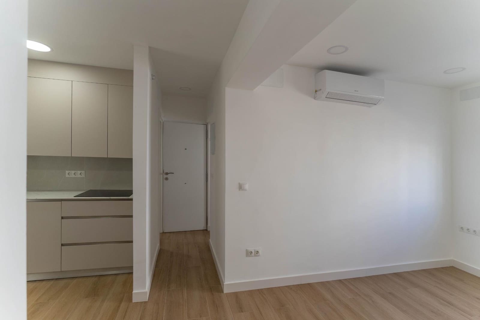 2 bedroom Apartment for rent in Alhaurin el Grande - € 850 (Ref: 9861874)