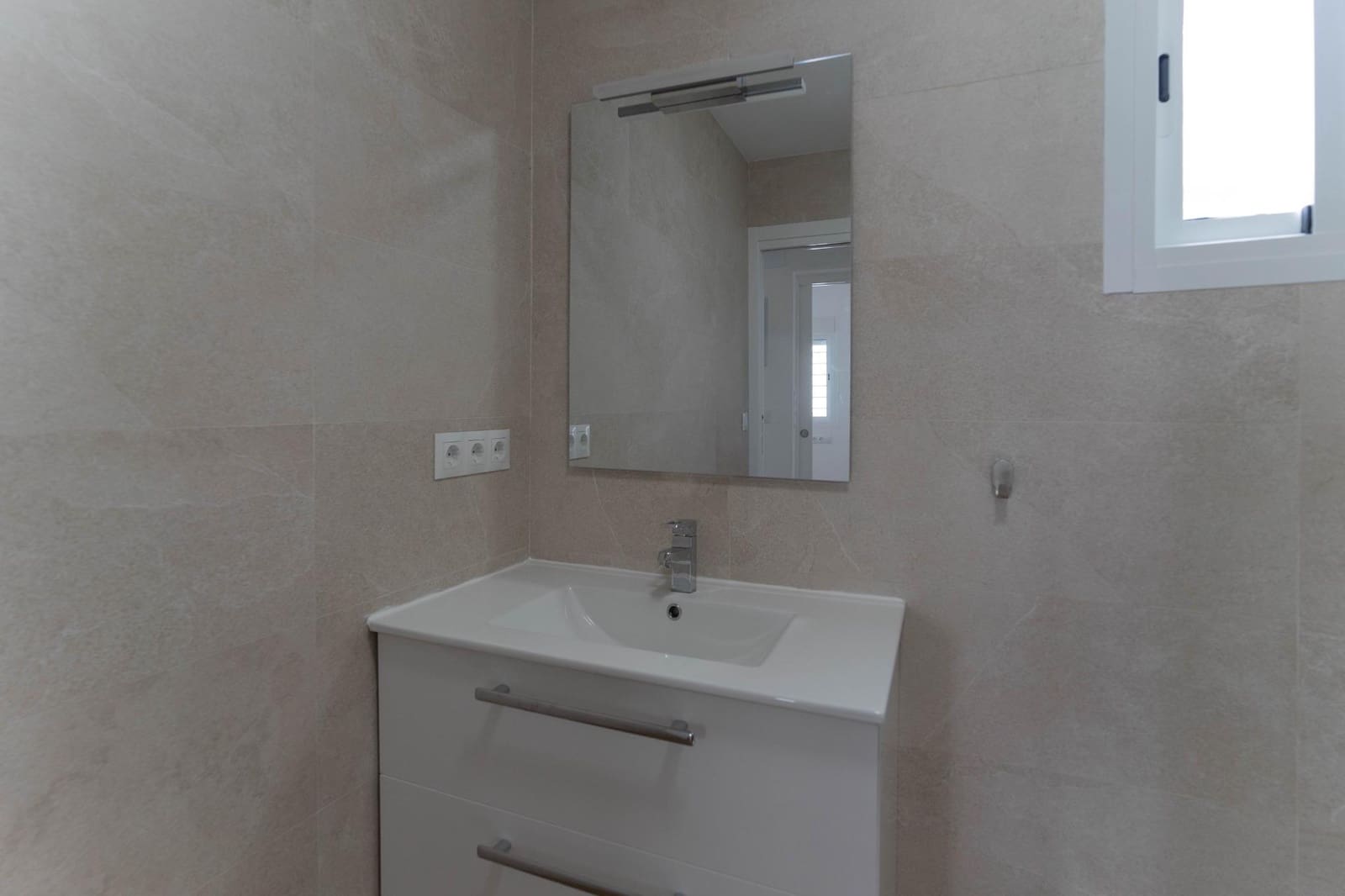 2 bedroom Apartment for rent in Alhaurin el Grande - € 850 (Ref: 9861874)