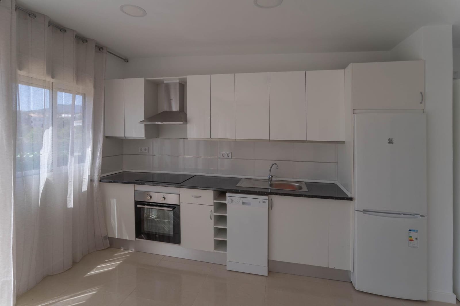 2 slaapkamer Villa te huur in Coin met garage - € 1.150 (Ref: 9878883)