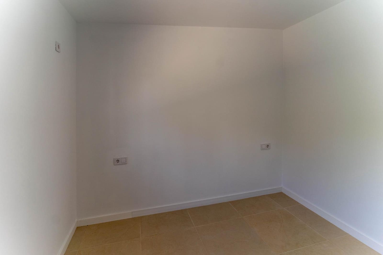 2 slaapkamer Villa te huur in Coin met garage - € 1.150 (Ref: 9878883)