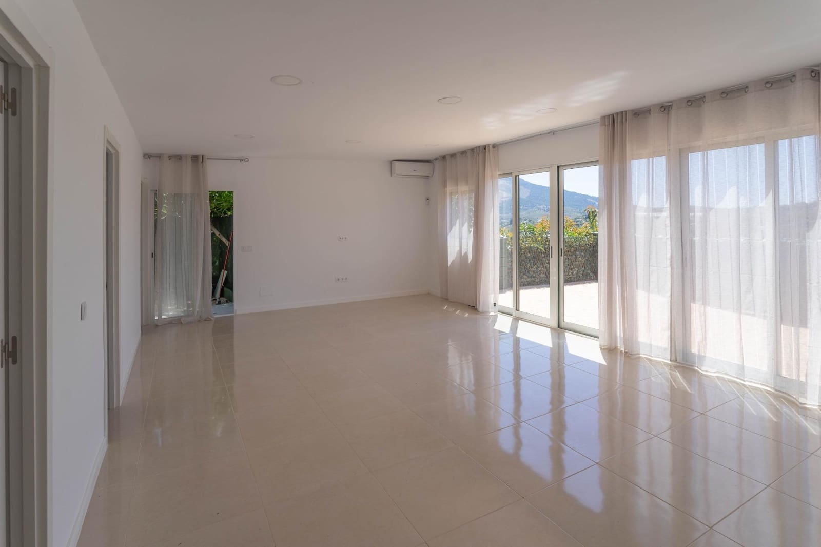 2 slaapkamer Villa te huur in Coin met garage - € 1.150 (Ref: 9878883)