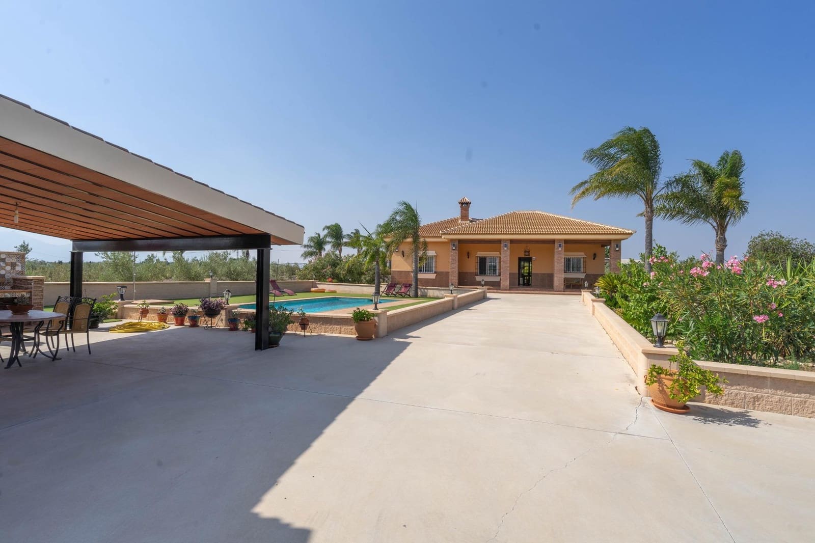 3 slaapkamer Villa te huur in Alhaurin el Grande met zwembad garage - € 2.100 (Ref: 9986878)