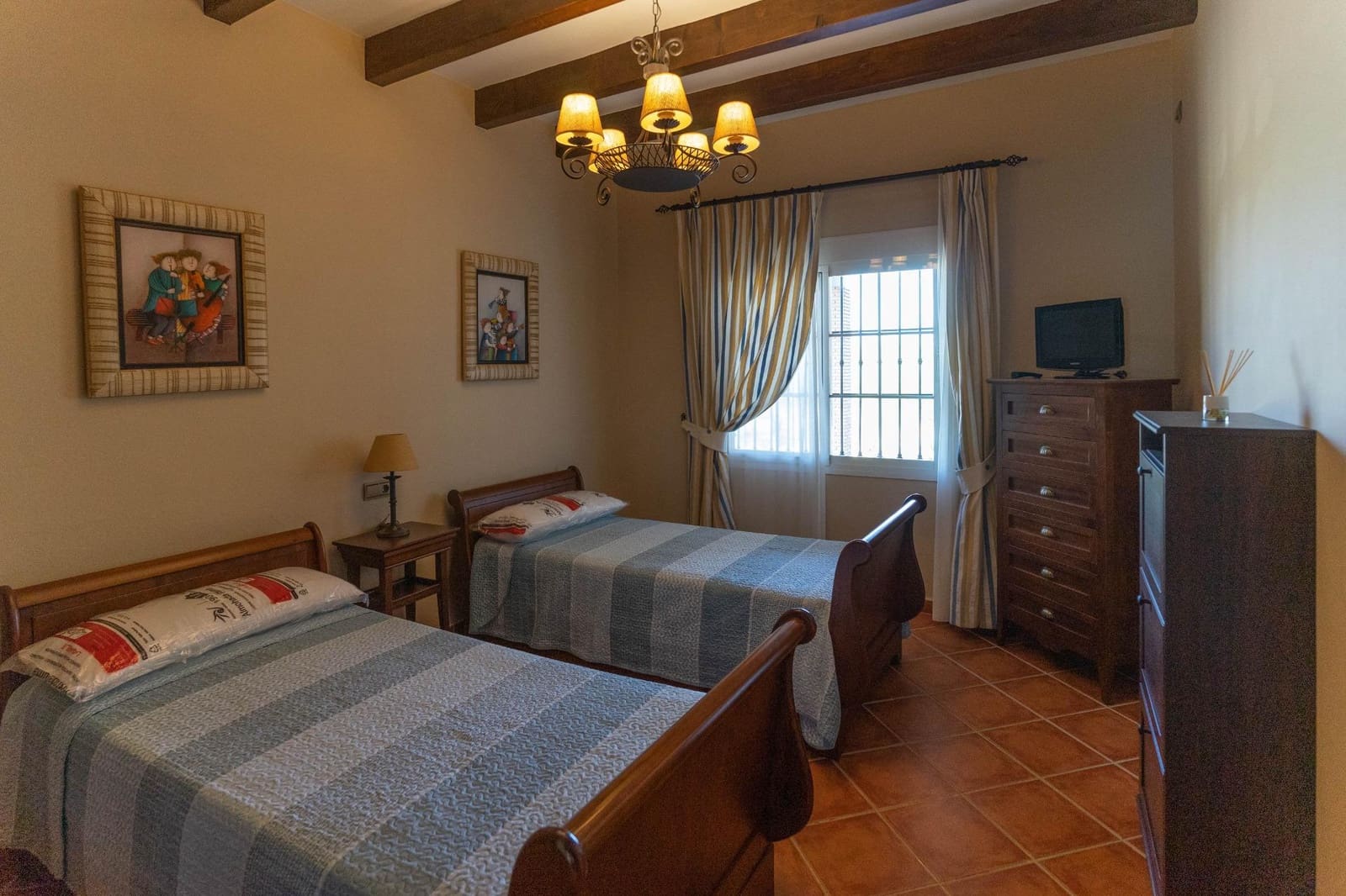 3 slaapkamer Villa te huur in Alhaurin el Grande met zwembad garage - € 2.100 (Ref: 9986878)