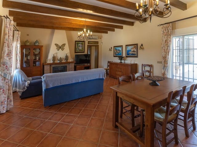 3 bedroom Villa for rent in Alhaurín el Grande with pool garage - € 2,100 (Ref: 9986878)