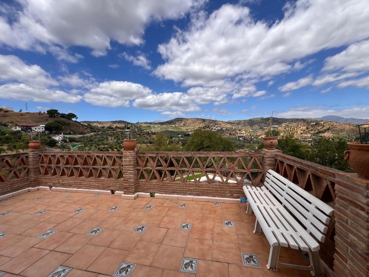 4 bedroom Finca/Country House for sale in Monda with pool garage - € 449,000 (Ref: 10057391)
