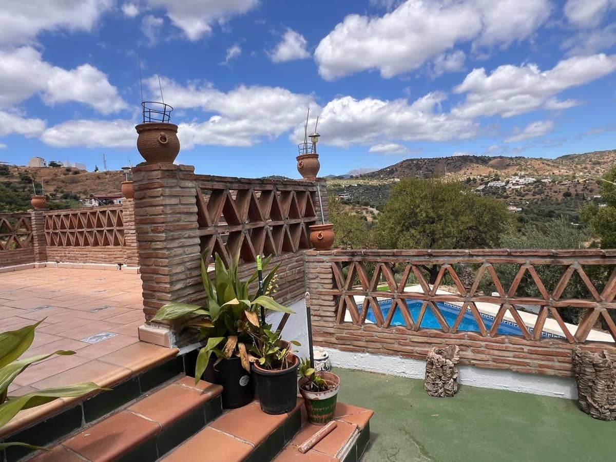 4 bedroom Finca/Country House for sale in Monda with pool garage - € 449,000 (Ref: 10057391)