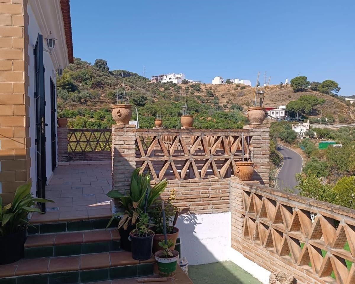 4 bedroom Finca/Country House for sale in Monda with pool garage - € 449,000 (Ref: 10057391)
