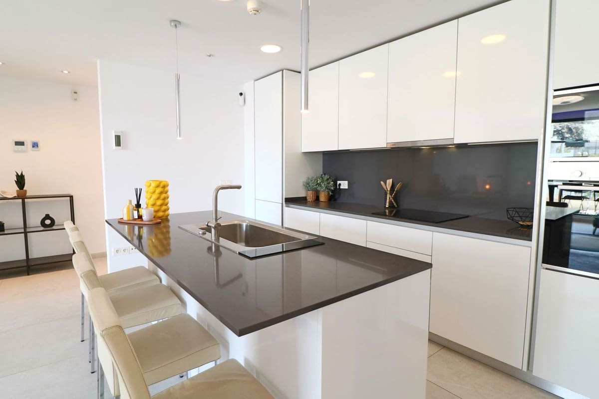 3 makuuhuone Kattohuoneisto myytävänä paikassa La Quinta mukana uima-altaan - 745 000 € (Ref: 10057395)