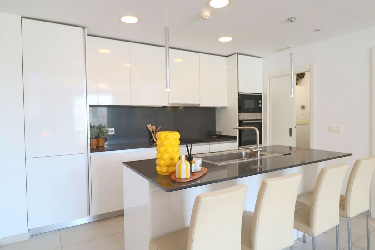 3 makuuhuone Kattohuoneisto myytävänä paikassa La Quinta mukana uima-altaan - 745 000 € (Ref: 10057395)