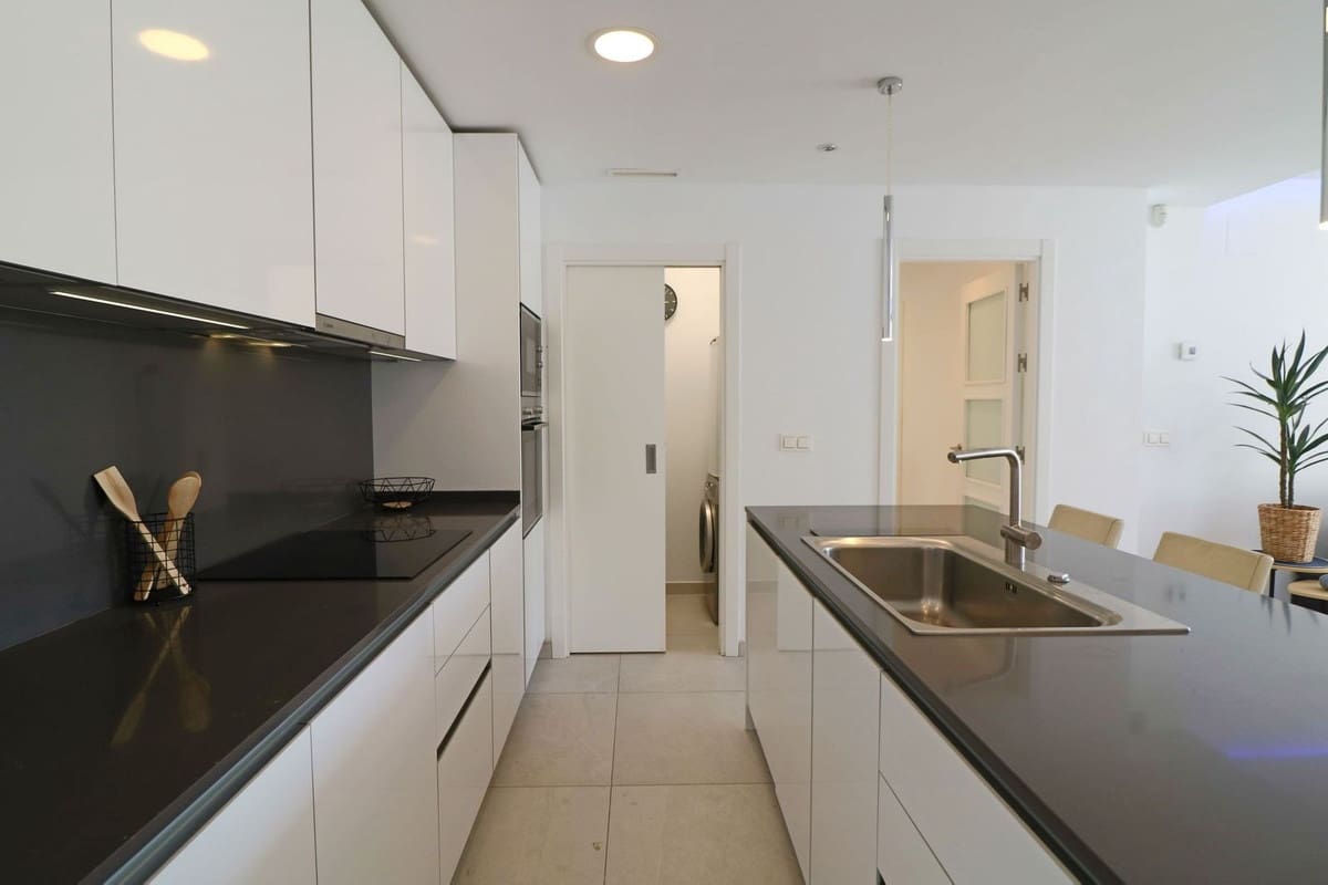 3 makuuhuone Kattohuoneisto myytävänä paikassa La Quinta mukana uima-altaan - 745 000 € (Ref: 10057395)