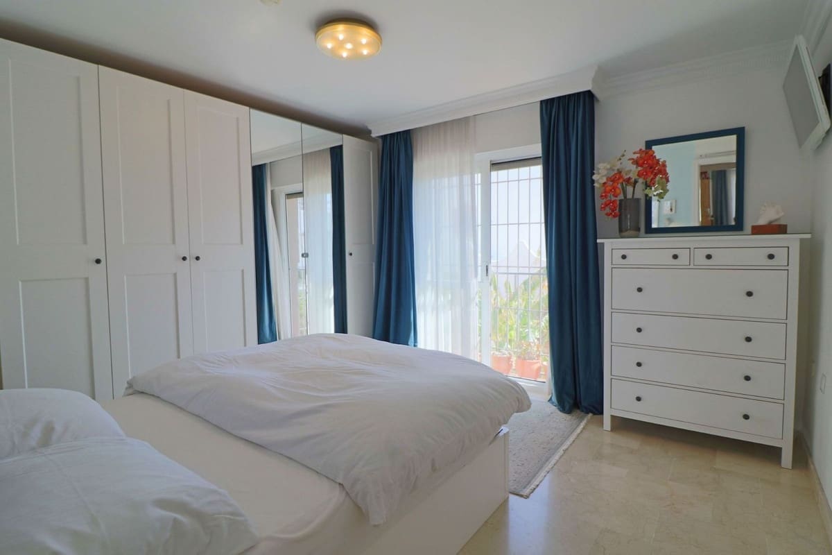 4 slaapkamer Huis te koop in Estepona met garage - € 768.000 (Ref: 10057396)