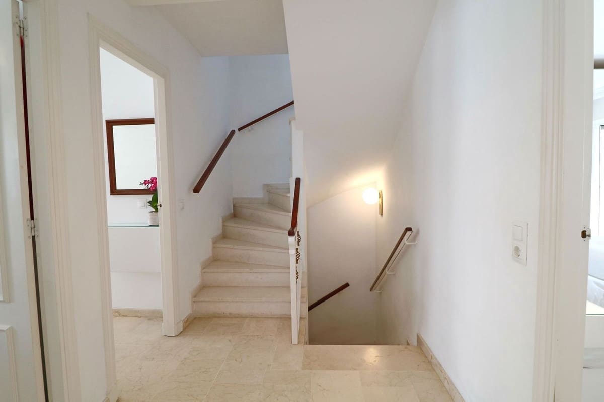 4 slaapkamer Huis te koop in Estepona met garage - € 768.000 (Ref: 10057396)