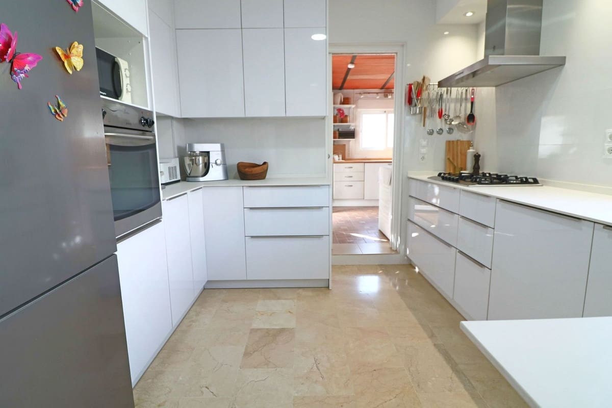 4 slaapkamer Huis te koop in Estepona met garage - € 768.000 (Ref: 10057396)