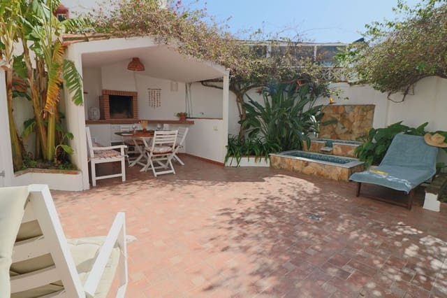 4 makuuhuone Omakotitalo myytävänä paikassa Estepona mukana 
autotalli - 768 000 € (Ref: 10057396)