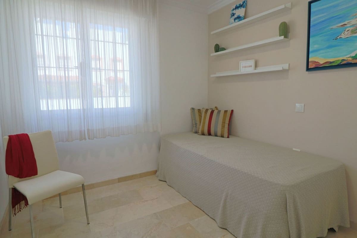 4 slaapkamer Huis te koop in Estepona met garage - € 768.000 (Ref: 10057396)