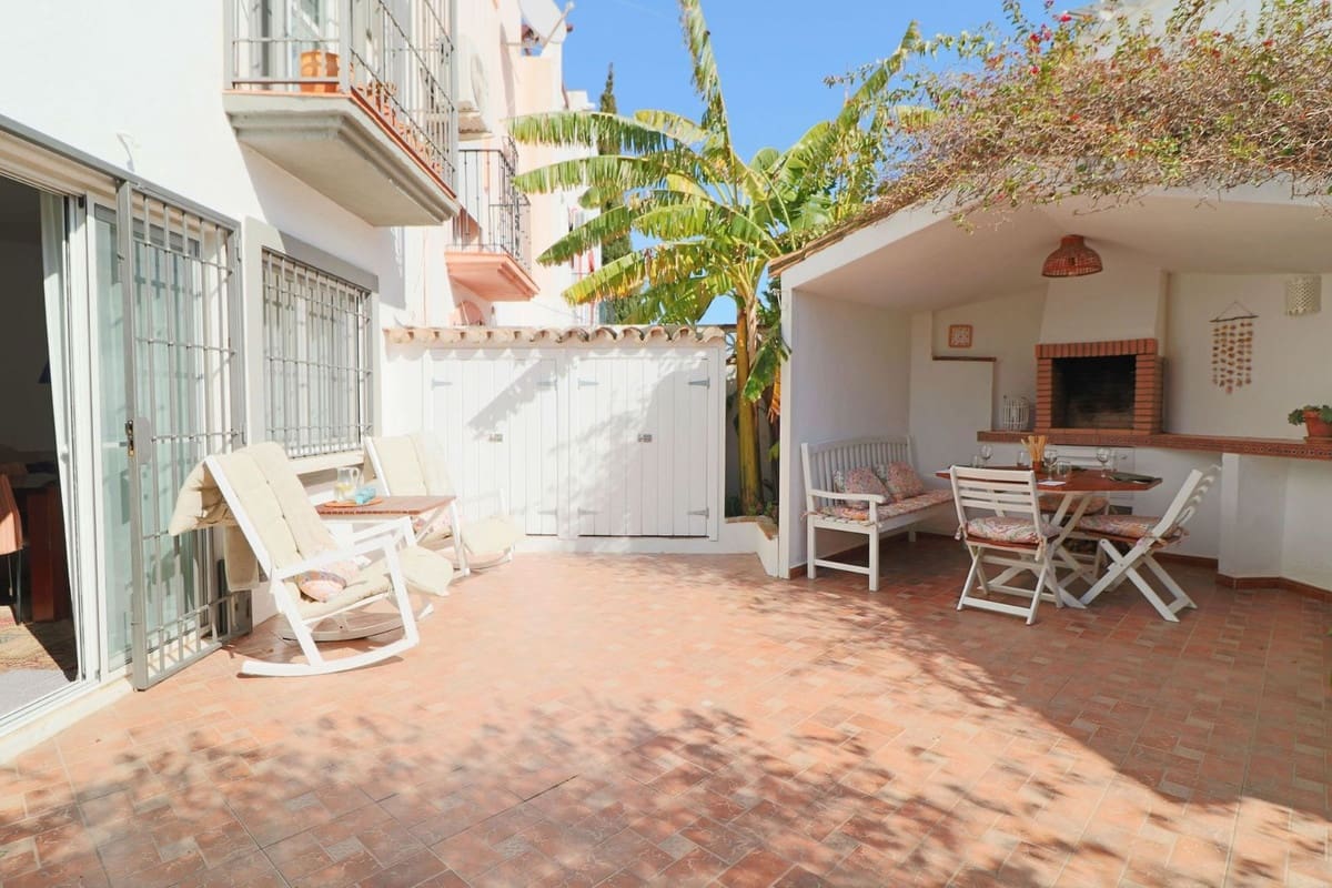 4 slaapkamer Huis te koop in Estepona met garage - € 768.000 (Ref: 10057396)