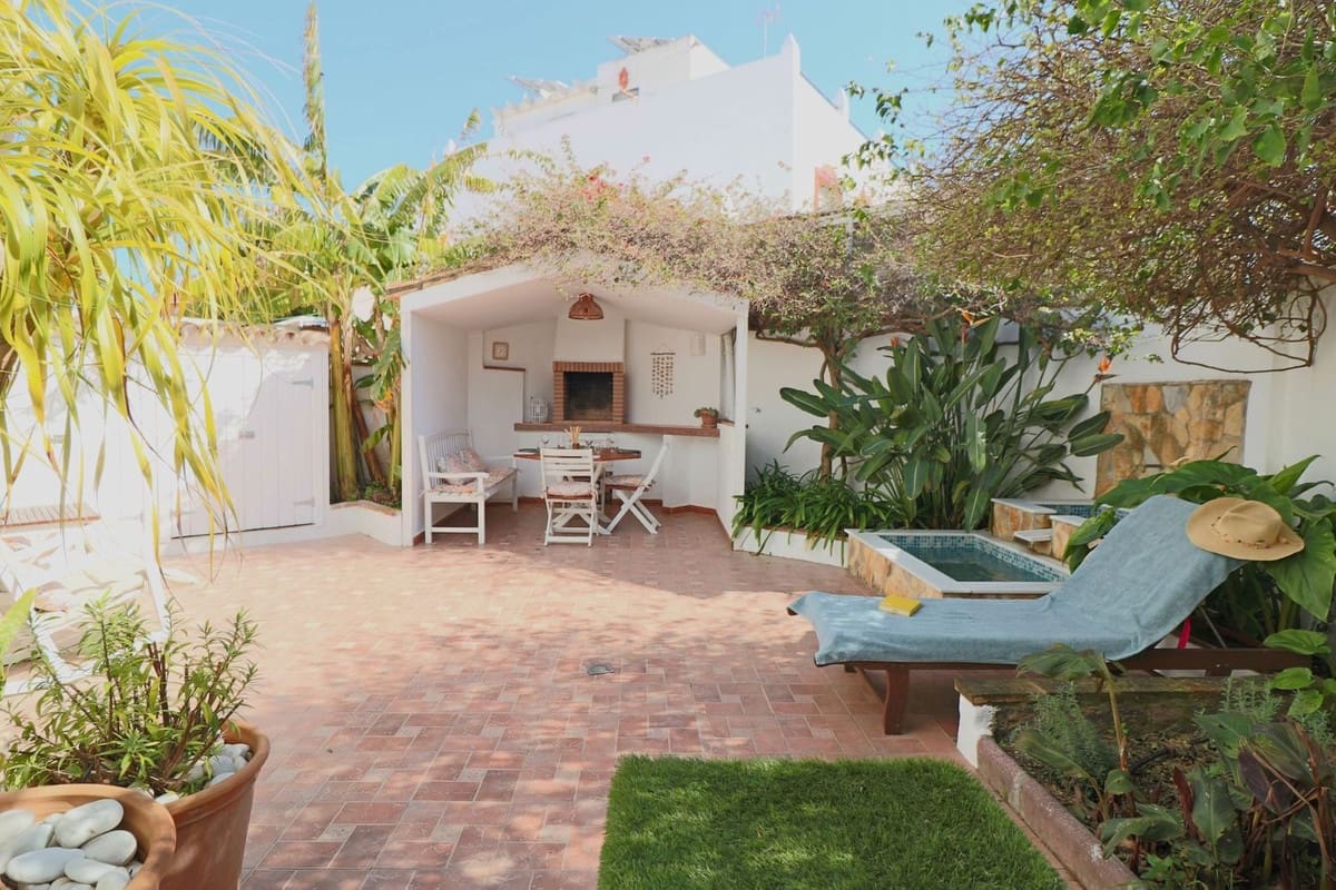 4 slaapkamer Huis te koop in Estepona met garage - € 768.000 (Ref: 10057396)