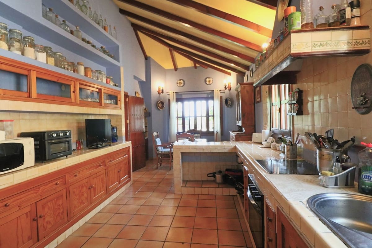 4 sypialnia Willa na sprzedaż w Elviria z basenem garażem - 1 250 000 € (Ref: 10057397)