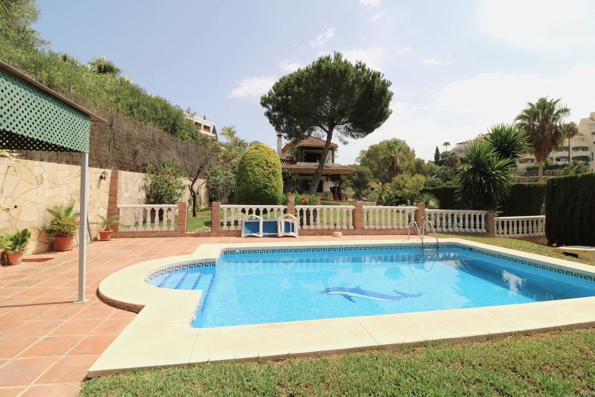 4 sypialnia Willa na sprzedaż w Elviria z basenem garażem - 1 250 000 € (Ref: 10057397)