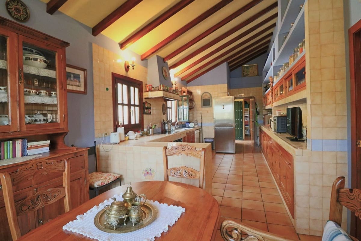 4 sypialnia Willa na sprzedaż w Elviria z basenem garażem - 1 250 000 € (Ref: 10057397)