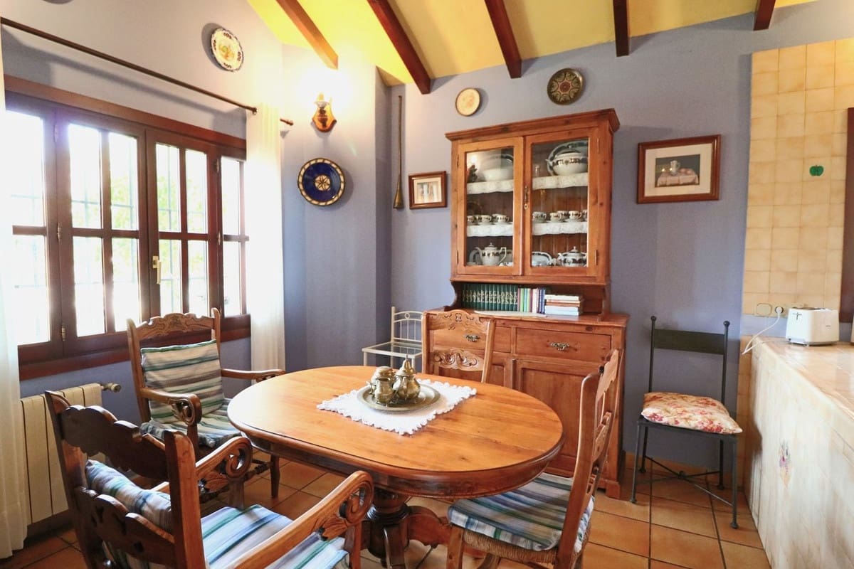 4 sypialnia Willa na sprzedaż w Elviria z basenem garażem - 1 250 000 € (Ref: 10057397)