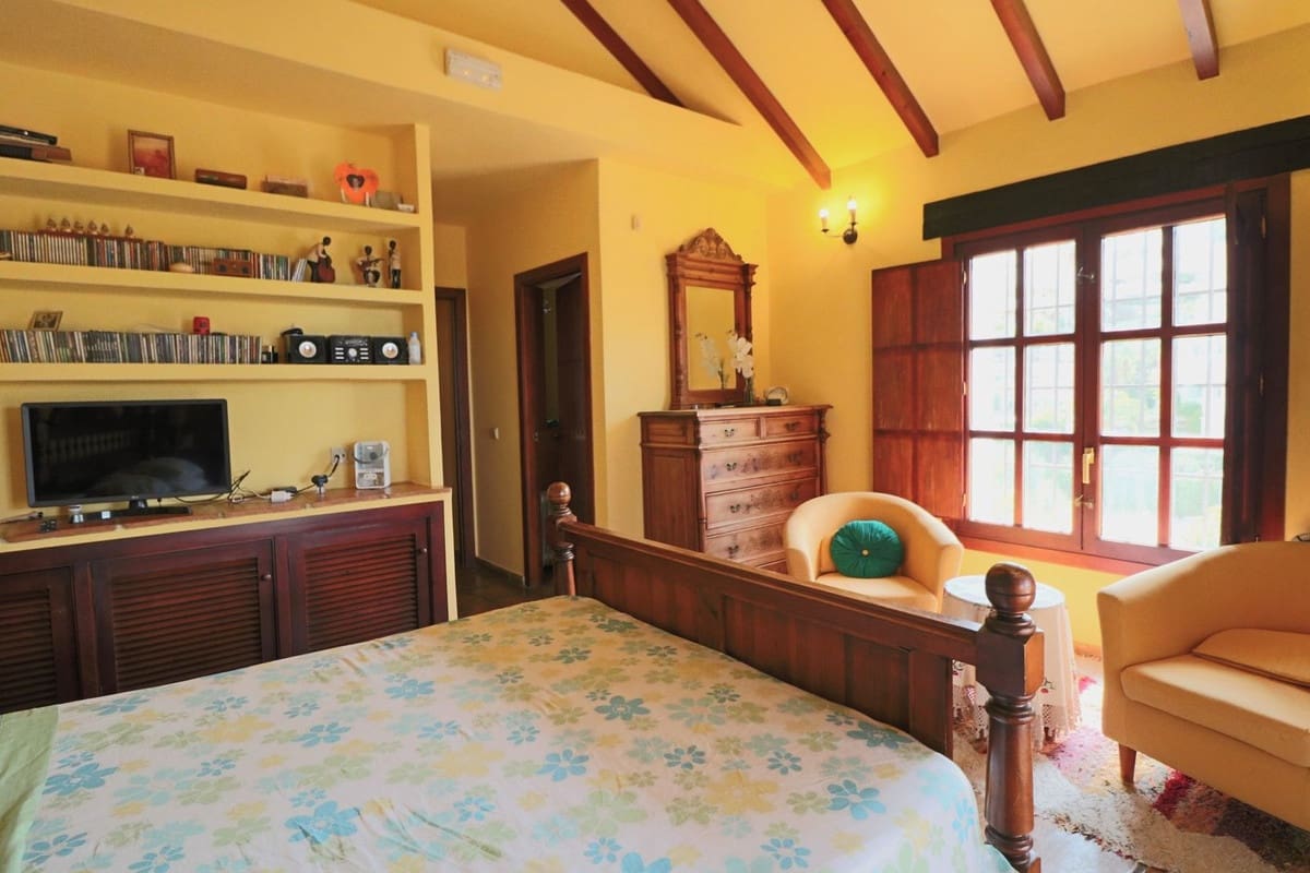 4 sypialnia Willa na sprzedaż w Elviria z basenem garażem - 1 250 000 € (Ref: 10057397)