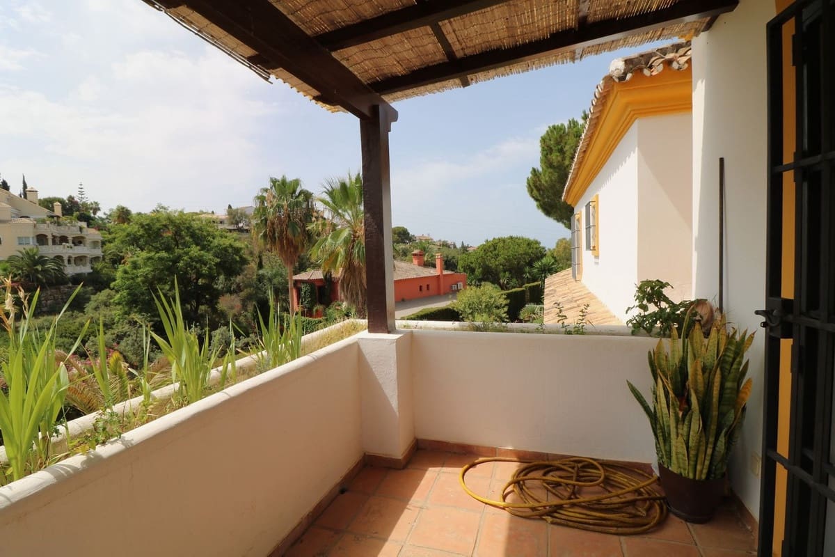4 sypialnia Willa na sprzedaż w Elviria z basenem garażem - 1 250 000 € (Ref: 10057397)