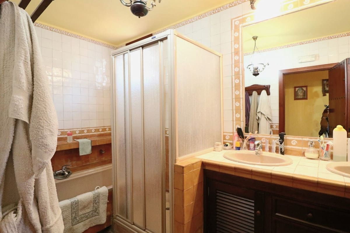 4 sypialnia Willa na sprzedaż w Elviria z basenem garażem - 1 250 000 € (Ref: 10057397)