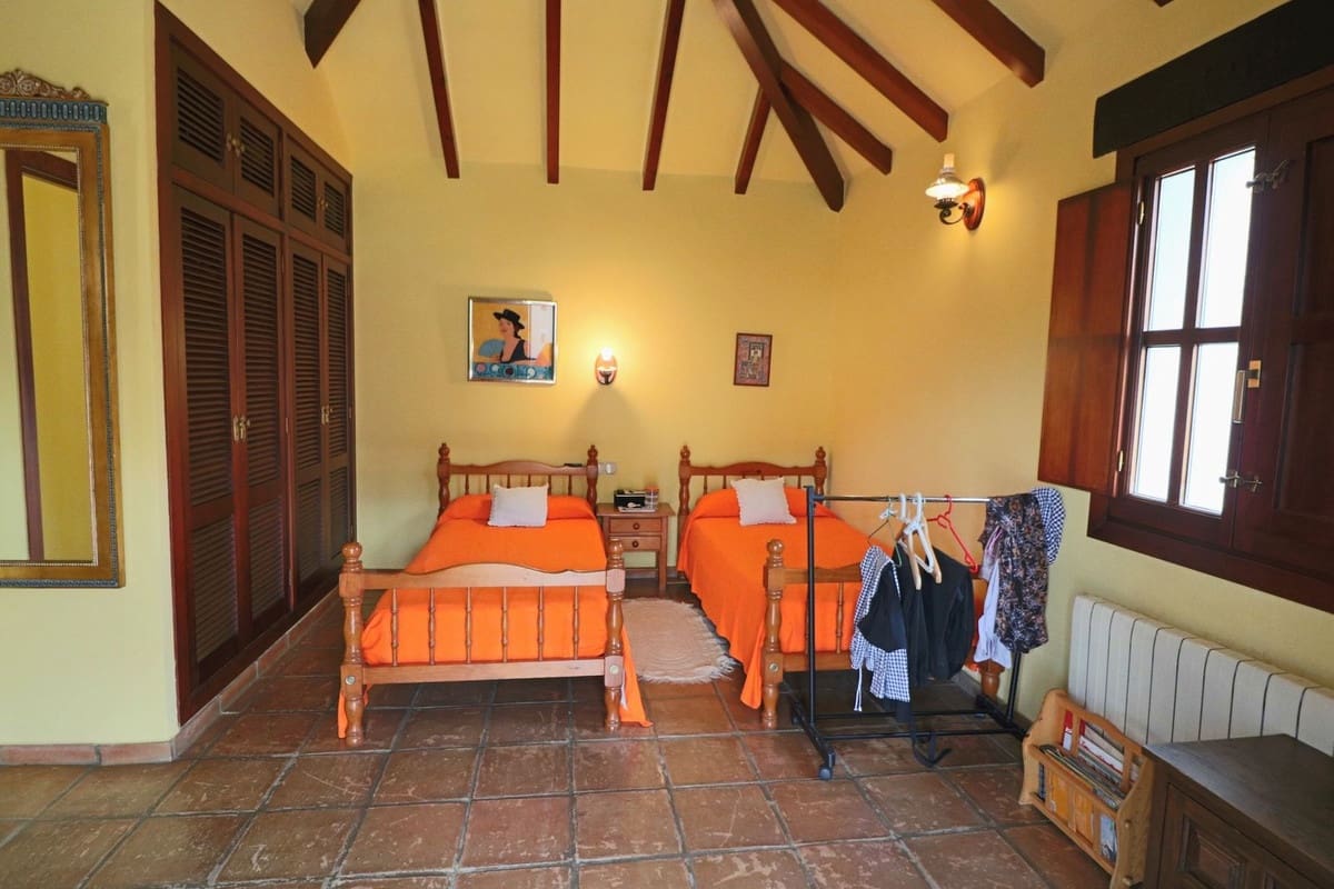 4 sypialnia Willa na sprzedaż w Elviria z basenem garażem - 1 250 000 € (Ref: 10057397)