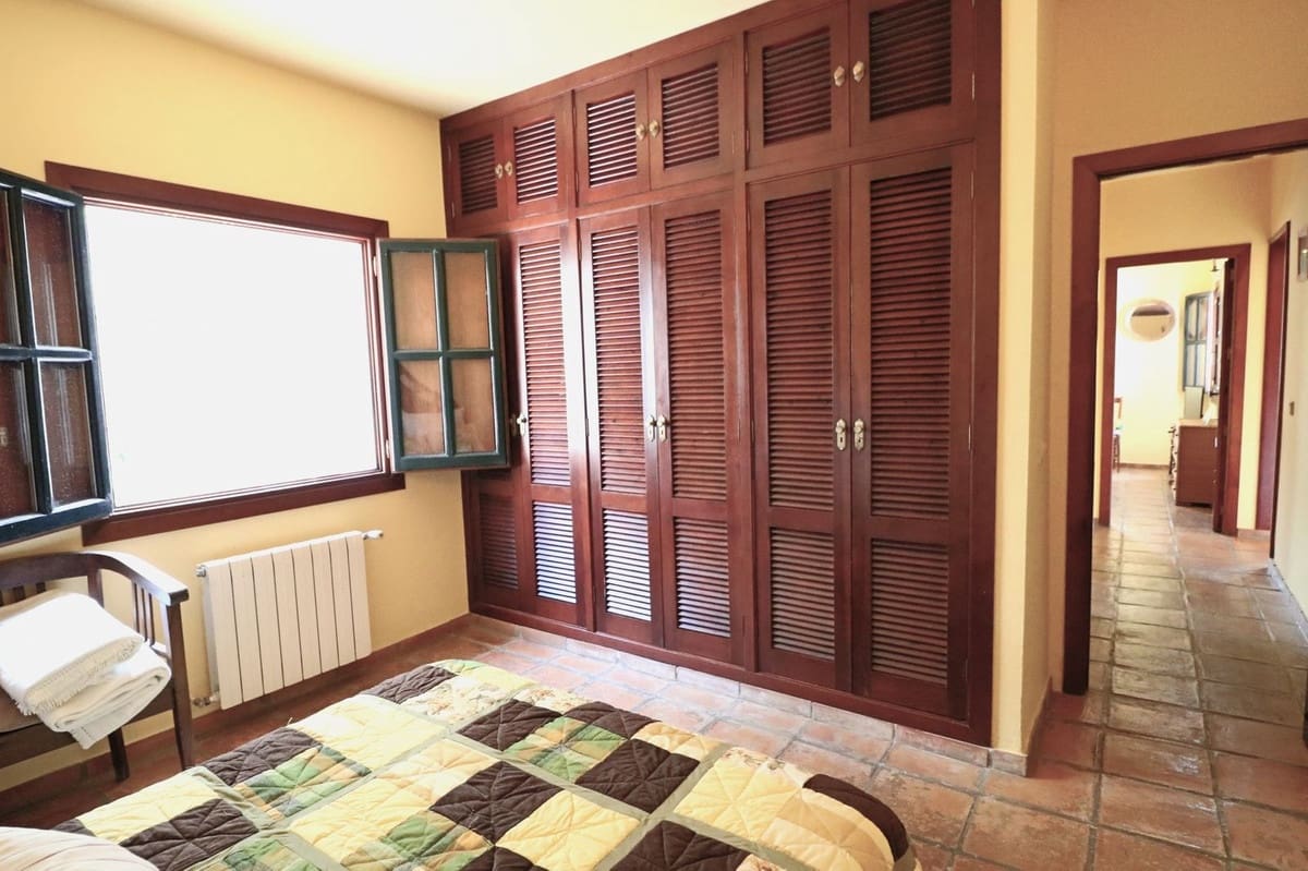 4 sypialnia Willa na sprzedaż w Elviria z basenem garażem - 1 250 000 € (Ref: 10057397)