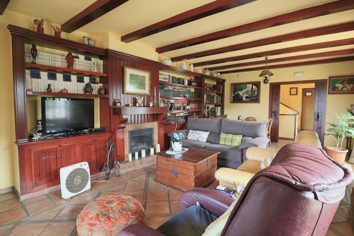 4 sypialnia Willa na sprzedaż w Elviria z basenem garażem - 1 250 000 € (Ref: 10057397)