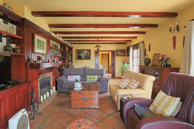 4 sypialnia Willa na sprzedaż w Elviria, Marbella z basenem garażem - 1 250 000 € (Ref: 10057397)