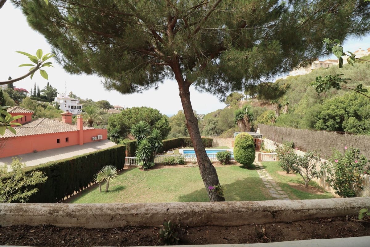 4 sypialnia Willa na sprzedaż w Elviria z basenem garażem - 1 250 000 € (Ref: 10057397)