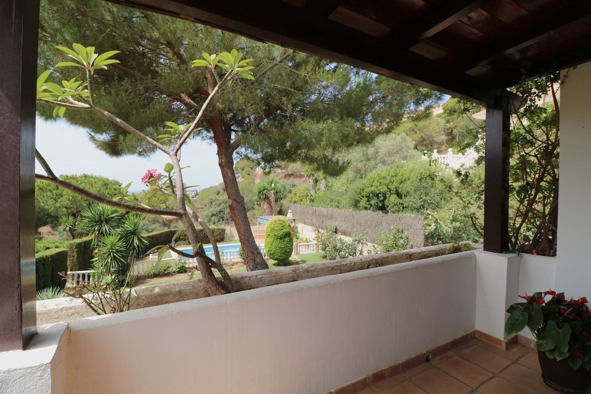 4 sypialnia Willa na sprzedaż w Elviria z basenem garażem - 1 250 000 € (Ref: 10057397)