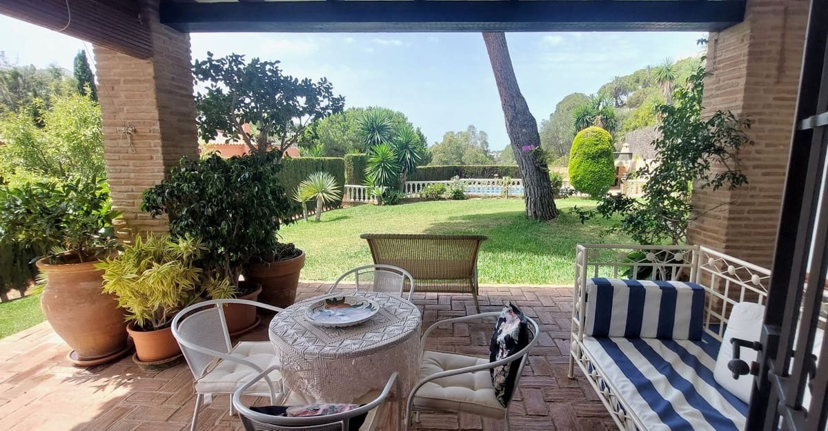 4 sypialnia Willa na sprzedaż w Elviria z basenem garażem - 1 250 000 € (Ref: 10057397)