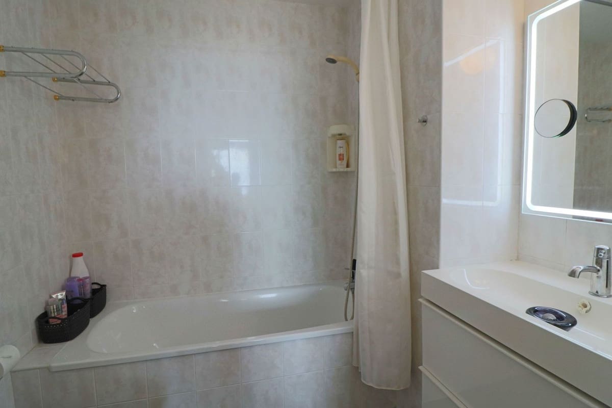 2 soveværelse Lejlighed til salg i Calahonda med swimmingpool - € 299.000 (Ref: 10057398)