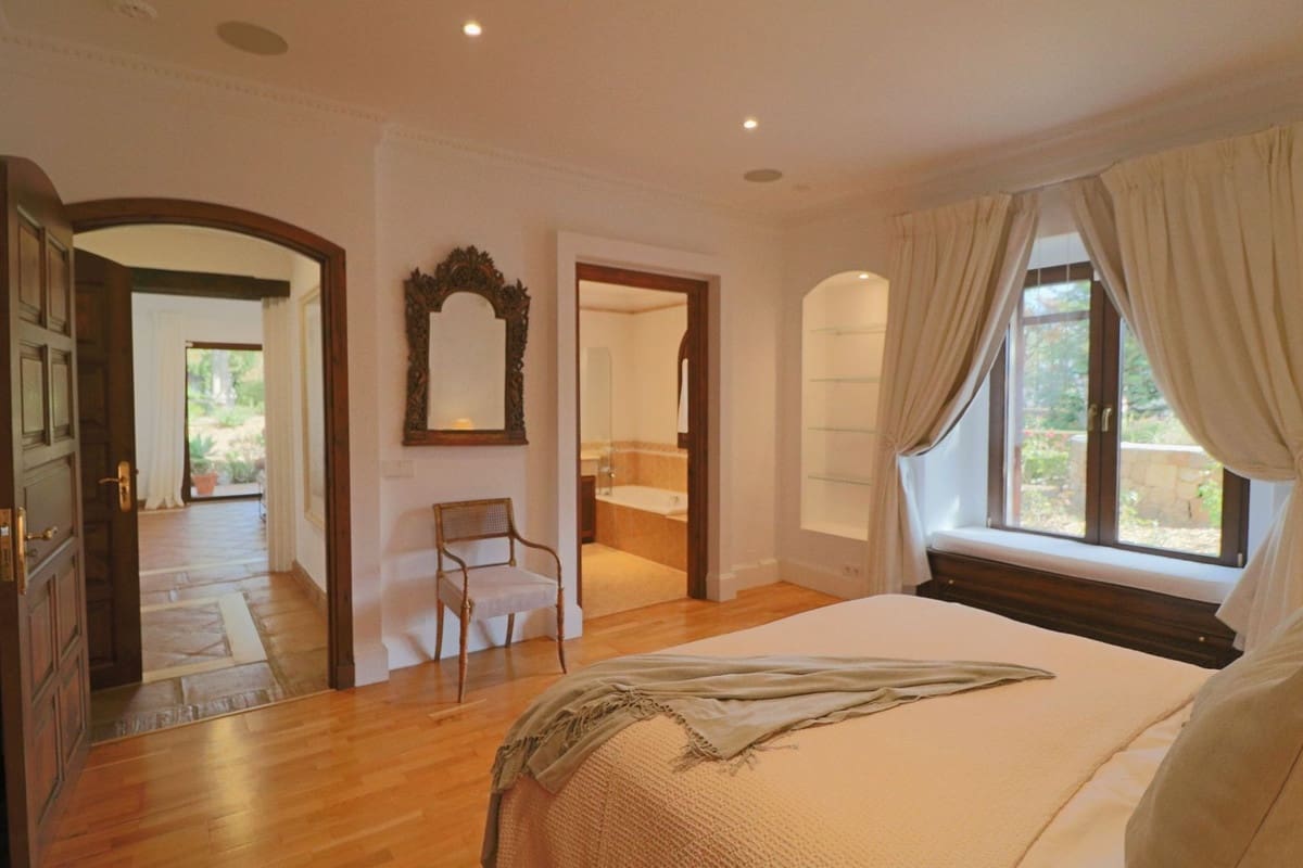 7 sypialnia Finka/Dom wiejski na sprzedaż w La Mairena z basenem garażem - 7 975 000 € (Ref: 10057399)