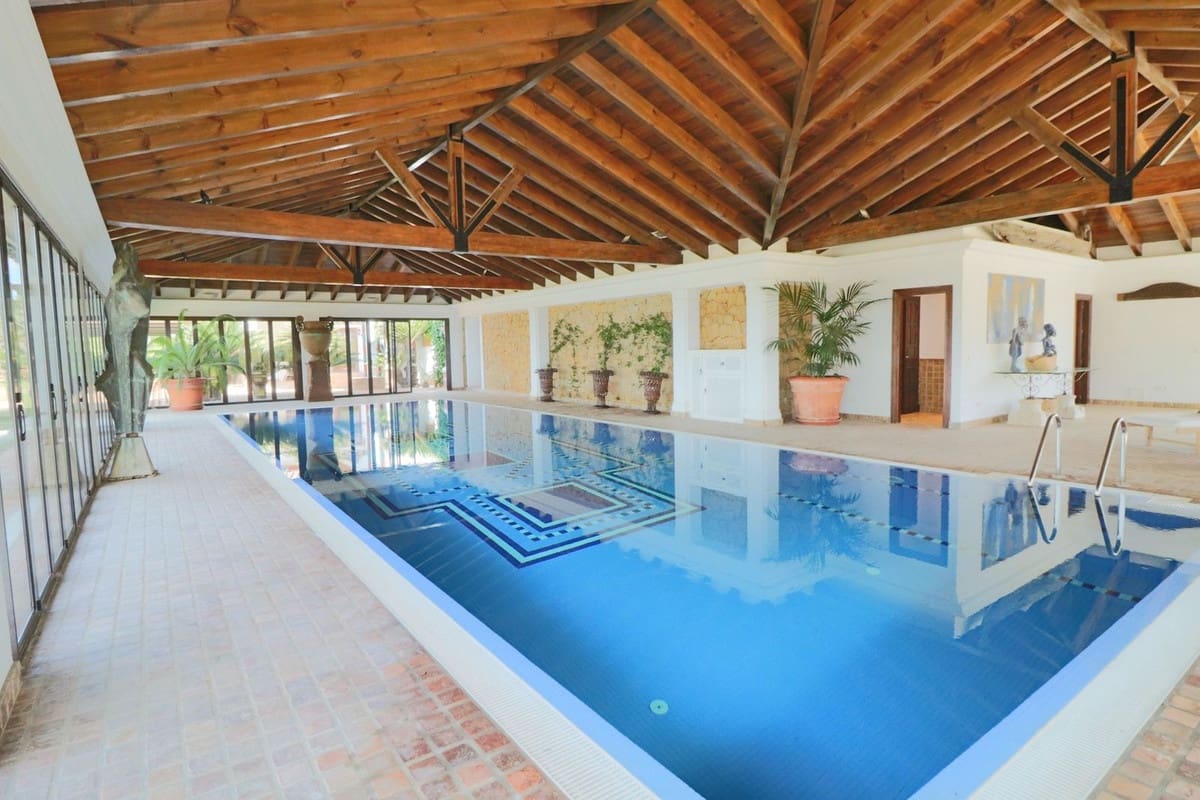 7 sypialnia Finka/Dom wiejski na sprzedaż w La Mairena z basenem garażem - 7 975 000 € (Ref: 10057399)