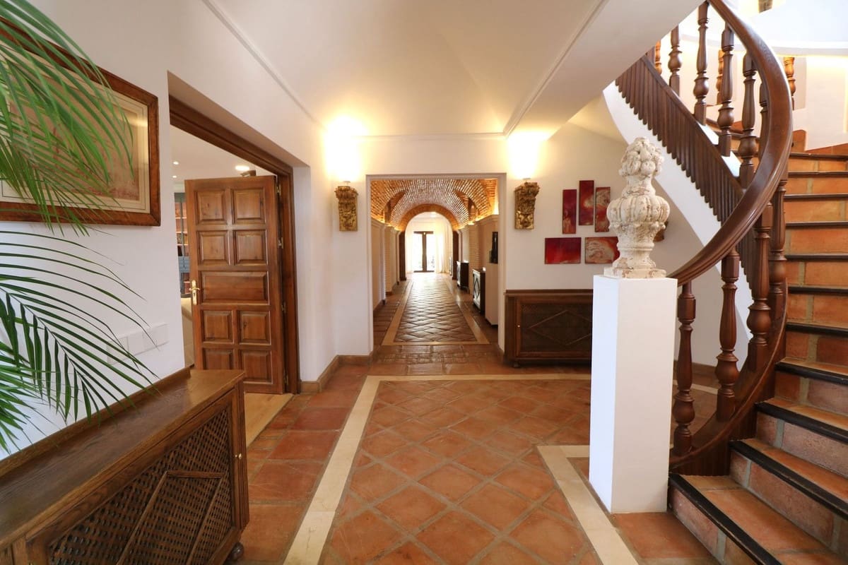 7 sypialnia Finka/Dom wiejski na sprzedaż w La Mairena z basenem garażem - 7 975 000 € (Ref: 10057399)