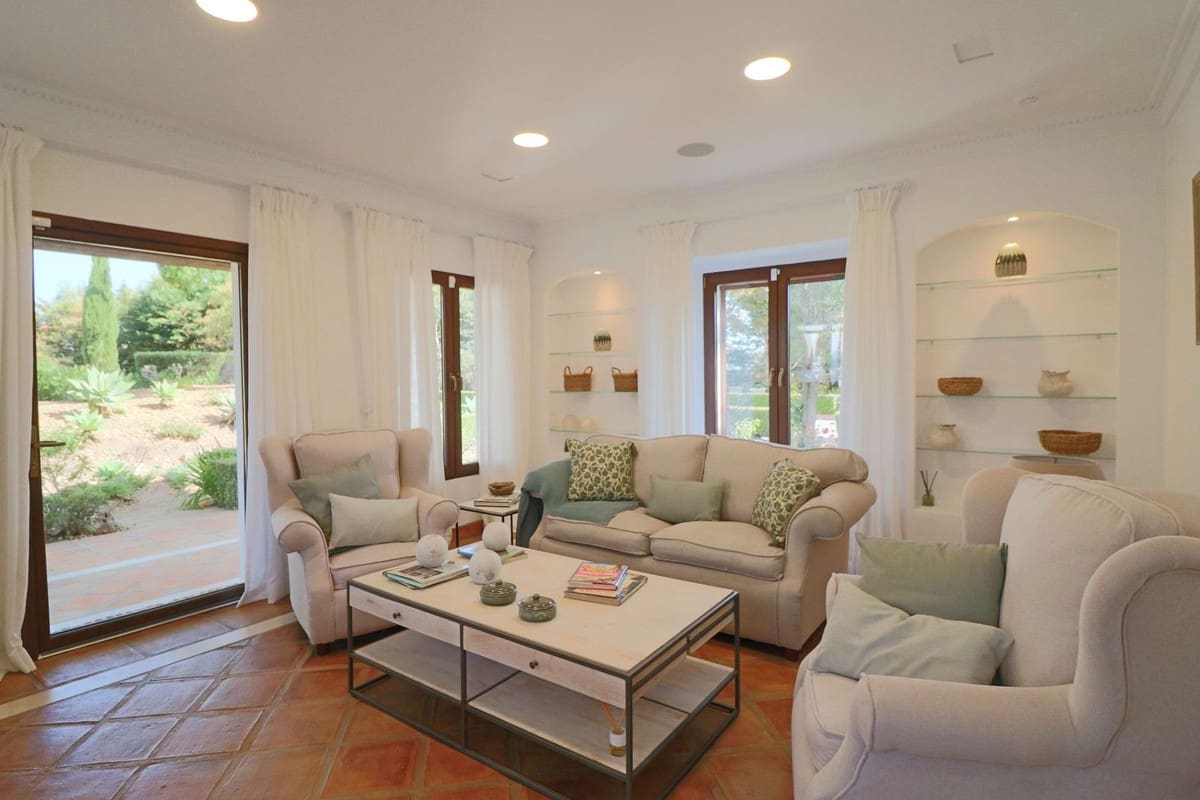 7 sypialnia Finka/Dom wiejski na sprzedaż w La Mairena z basenem garażem - 7 975 000 € (Ref: 10057399)