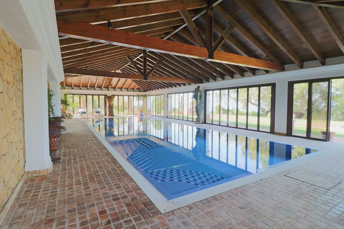 7 sypialnia Finka/Dom wiejski na sprzedaż w La Mairena z basenem garażem - 7 975 000 € (Ref: 10057399)