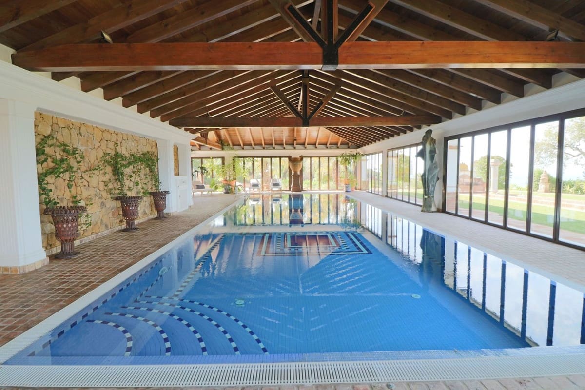 7 sypialnia Finka/Dom wiejski na sprzedaż w La Mairena z basenem garażem - 7 975 000 € (Ref: 10057399)