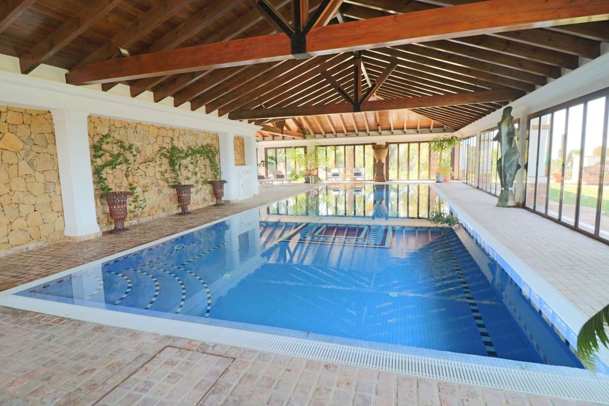 7 sypialnia Finka/Dom wiejski na sprzedaż w La Mairena z basenem garażem - 7 975 000 € (Ref: 10057399)