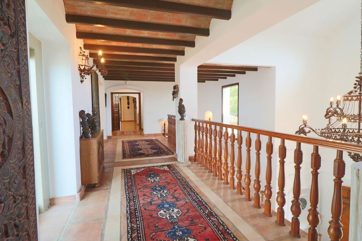 7 sypialnia Finka/Dom wiejski na sprzedaż w La Mairena z basenem garażem - 7 975 000 € (Ref: 10057399)